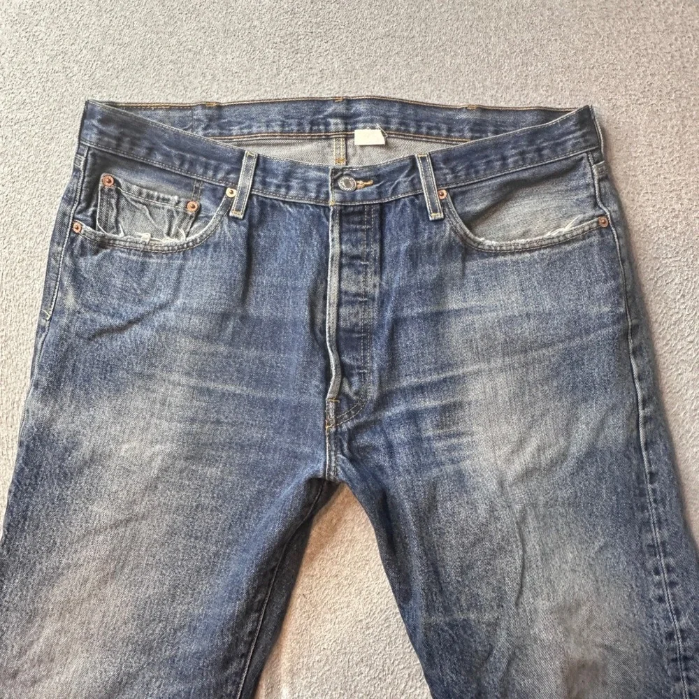 Vintage Levi's 501 Jeans Mens 37x31 Blue Button Fly Straight Leg Denim Pants 90s